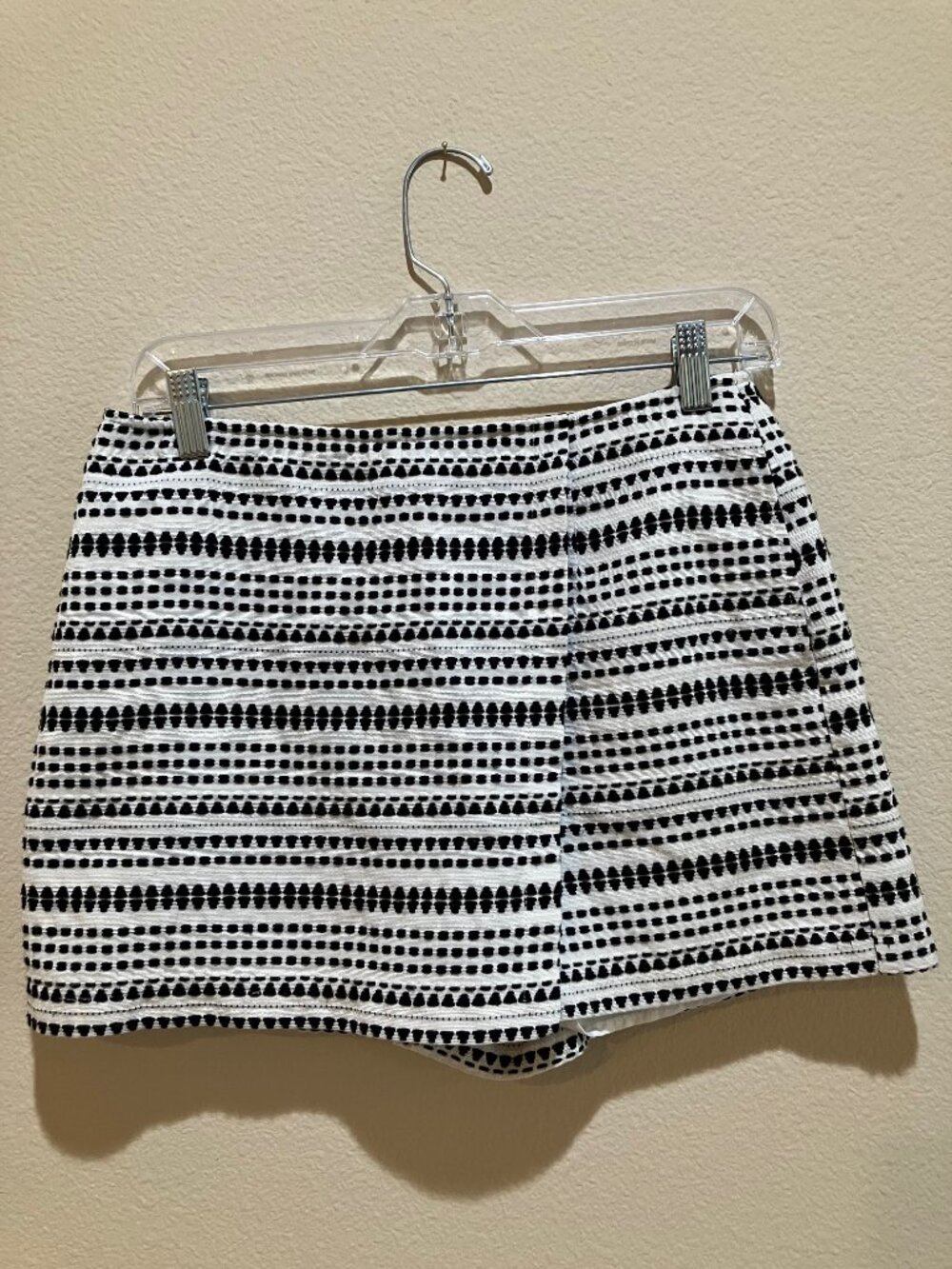 Cupcakes and Cashmere Skort Textured Coastal Chic Wrap Mini Shorts Skirt Size 6